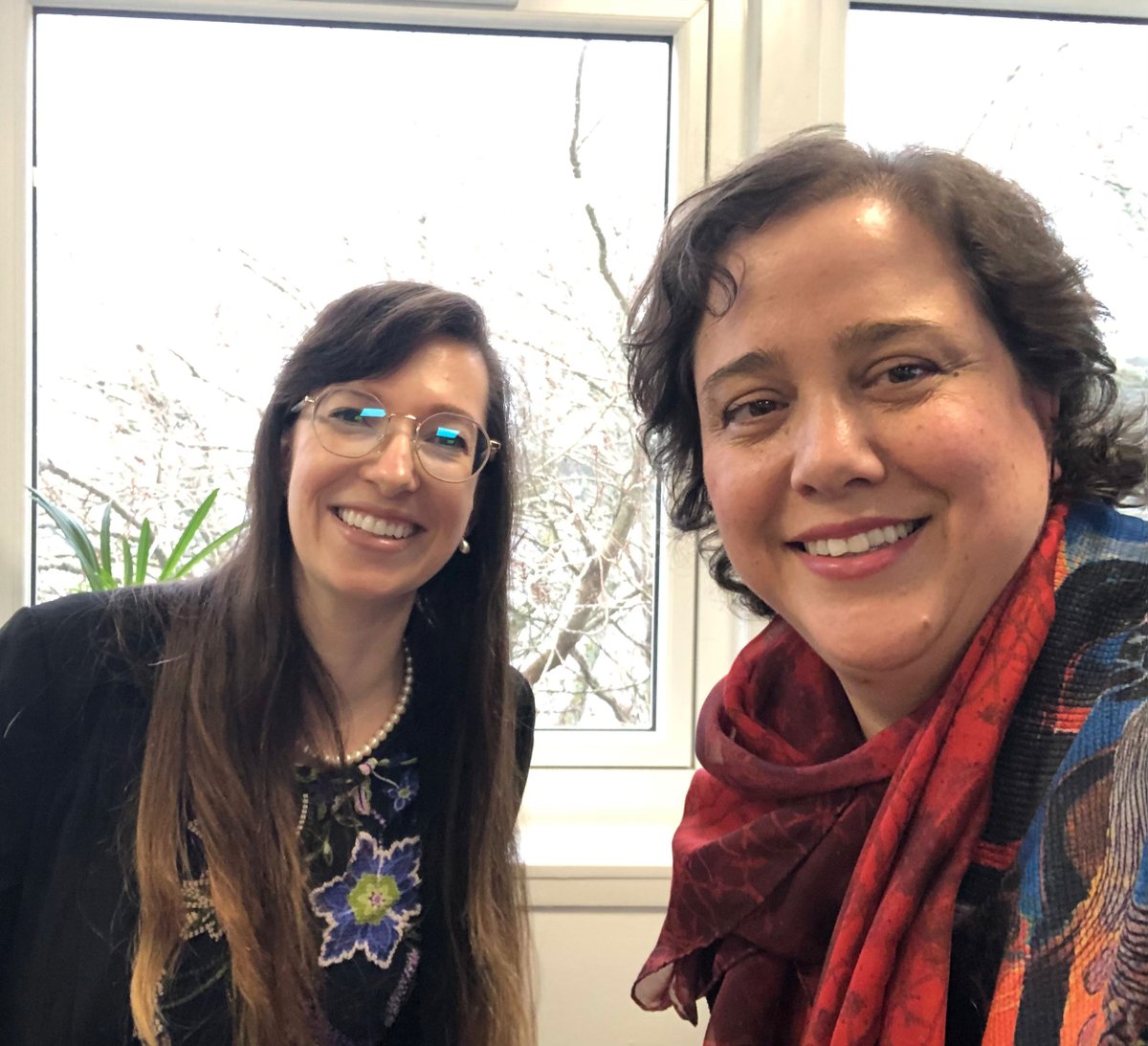 Jess_Giannotti's tweet photo. Really enjoyed meeting the students at the Seaweed Academy at @SAMSoceannews. Thank you Rhianna, for the invitation to join as a guest speaker and talk about our work at @Crubag combining marine science with textiles and making dyes from seaweed. https://t.co/seYxxs51x9