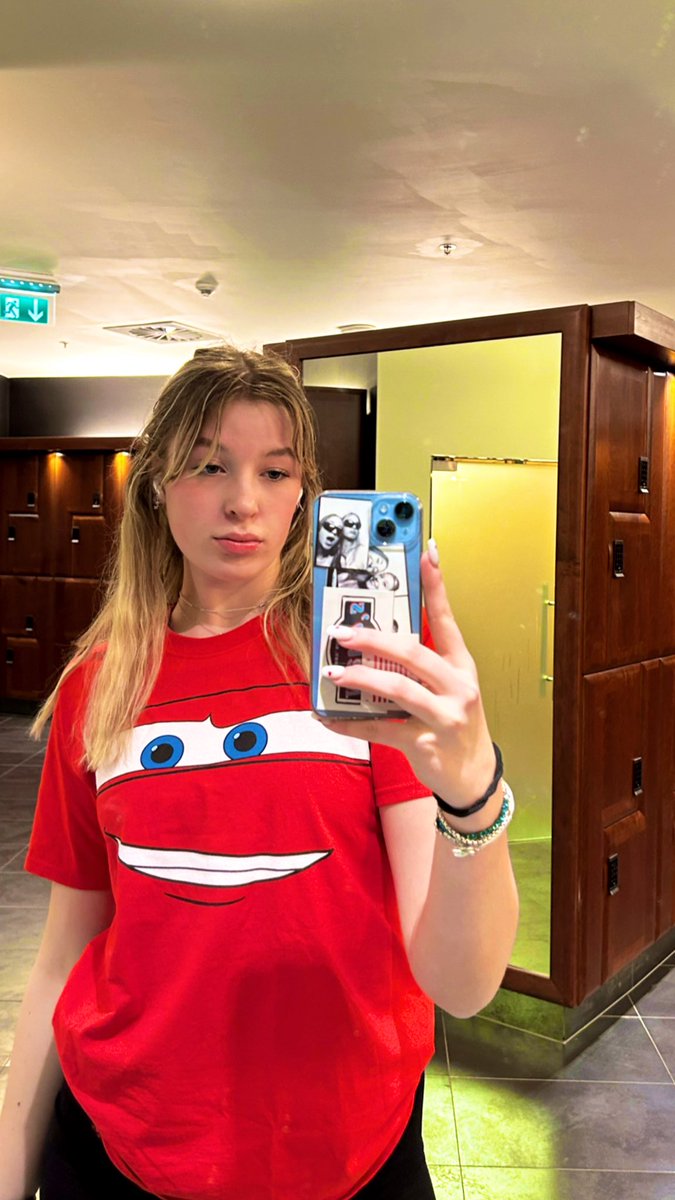 chloegru's tweet photo. bei weitem de beschden pump cover🧎🏼‍♀️ https://t.co/FwSgqJ2EwK