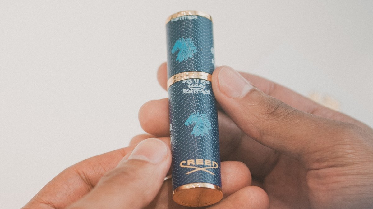 Aventus combines the freshness of pink pepper and juicy pineapple with the sensuality of a woody and enveloping ambergris for the ultimate olfactive experience.