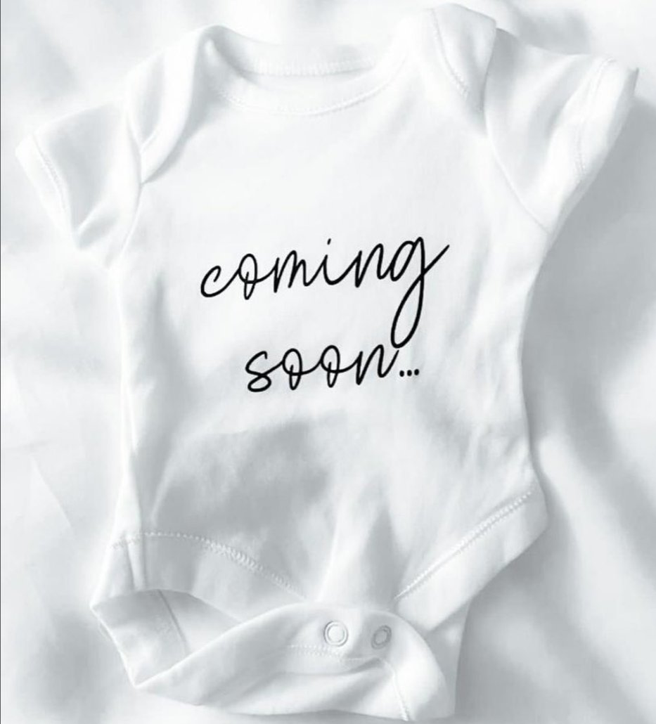 boohoo's tweet photo. It's official @lindsaylohan is expecting her first baby 👼 https://t.co/vKDXCtFLIj