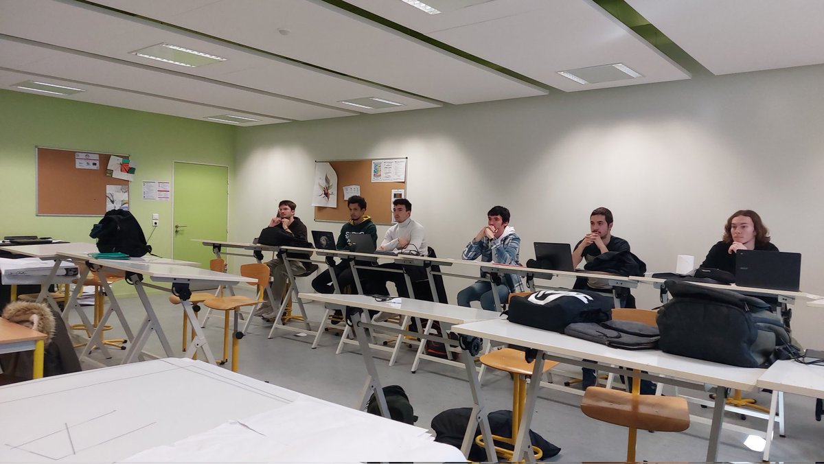 PG_orleans's tweet photo. Une equipe de la cour d'appel a decouvert @lamouillere les premiers projets des étudiants ! De belles propositions pour aménager les jardins du palais ! Projets finaux en mai - à suivre 🌷⚘️🌳 https://t.co/XUJBdLG7oM