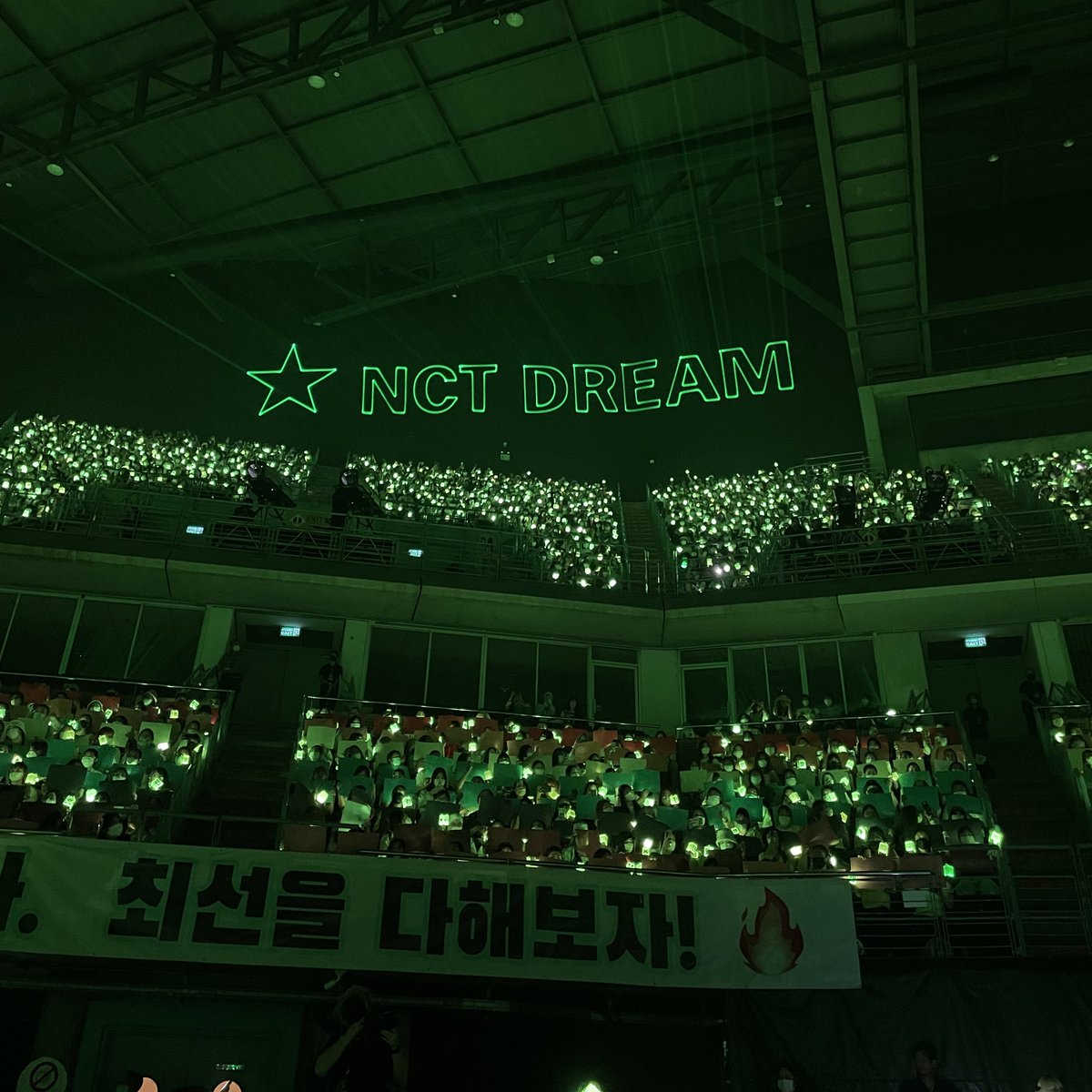 thechxyxhyun's tweet photo. ทะเลเขียวนีออนที่ไทยสวยไม่แพ้ประเทศอื่นเลย https://t.co/jR8zNlbedm