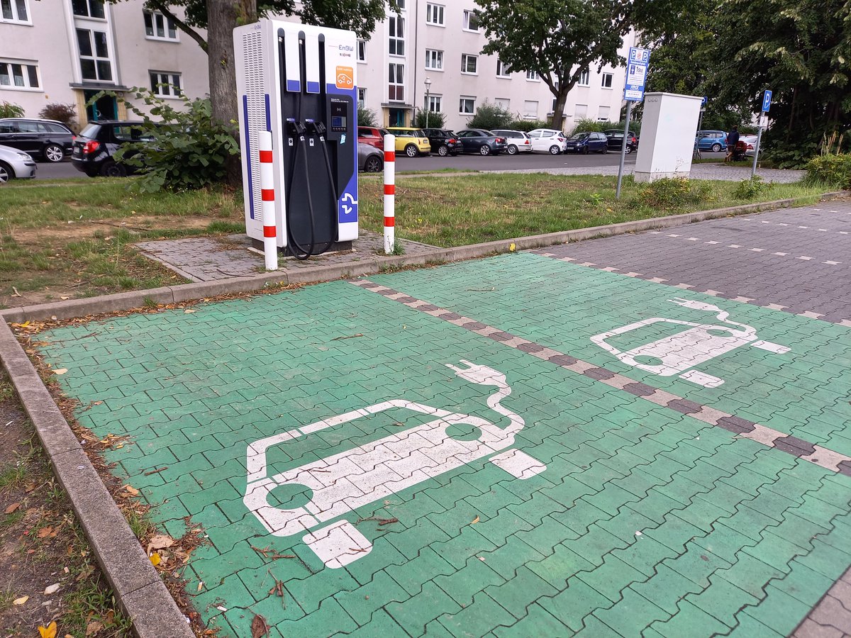 Clean Energy Wire (@cleanenergywire) on Twitter photo Germany’s e-car charging infrastructure grew over a third in 2022, capacity rose even faster
"Simply counting the number of charging points does not do justice to the technological development" - <a href="/KerstinAndreae/">Kerstin Andreae</a>
cleanenergywire.org/news/germanys-… Germany’s e-car charging infrastructure grew over a third in 2022, capacity rose even faster
"Simply counting the number of charging points does not do justice to the technological development" - <a href="/KerstinAndreae/">Kerstin Andreae</a>
cleanenergywire.org/news/germanys-…