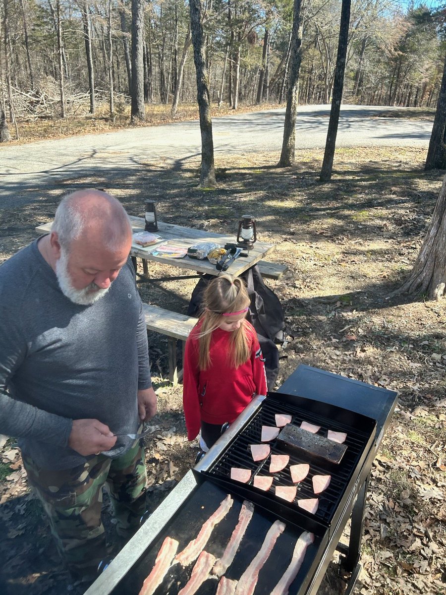 bethweeks's tweet image. This is PawPaw love! #cookingbreakfast