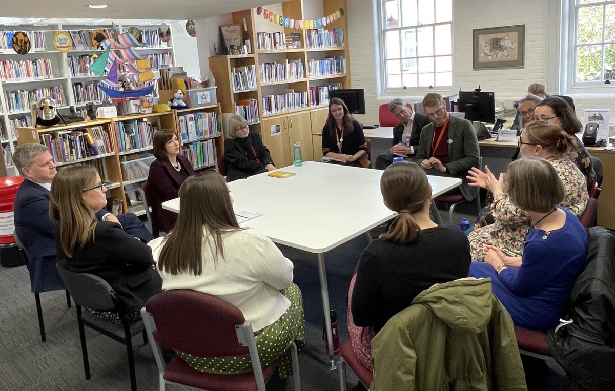 It was great to welcome <a href="/bphillipsonMP/">Bridget Phillipson</a> to the IoE today. She met a group of colleagues in our @UniRdg_Hub to discuss Initial Teacher Education and hear about some of our education research.