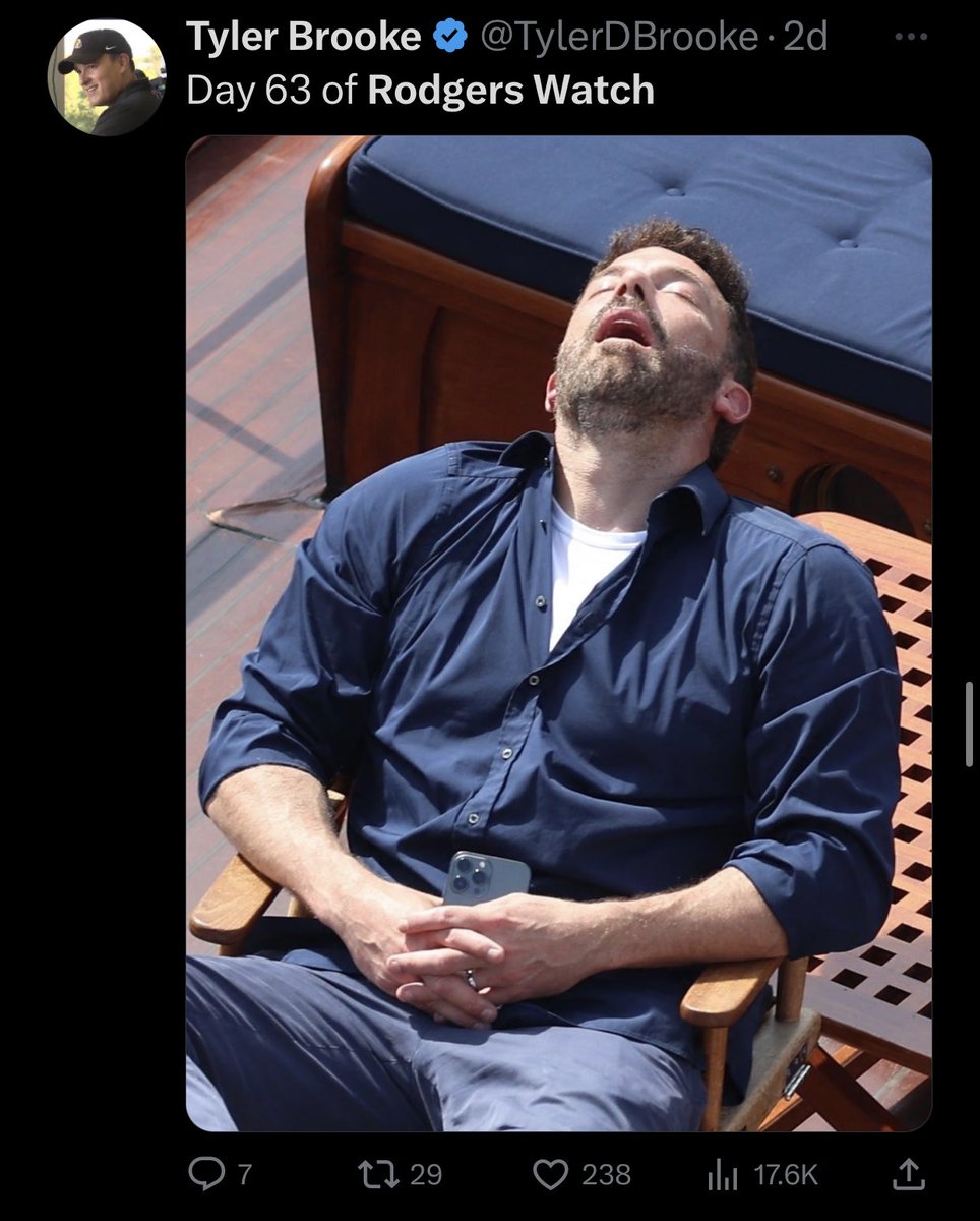 tlow's tweet image. #RodgersWatch really bringing the Ben Affleck memes 😂