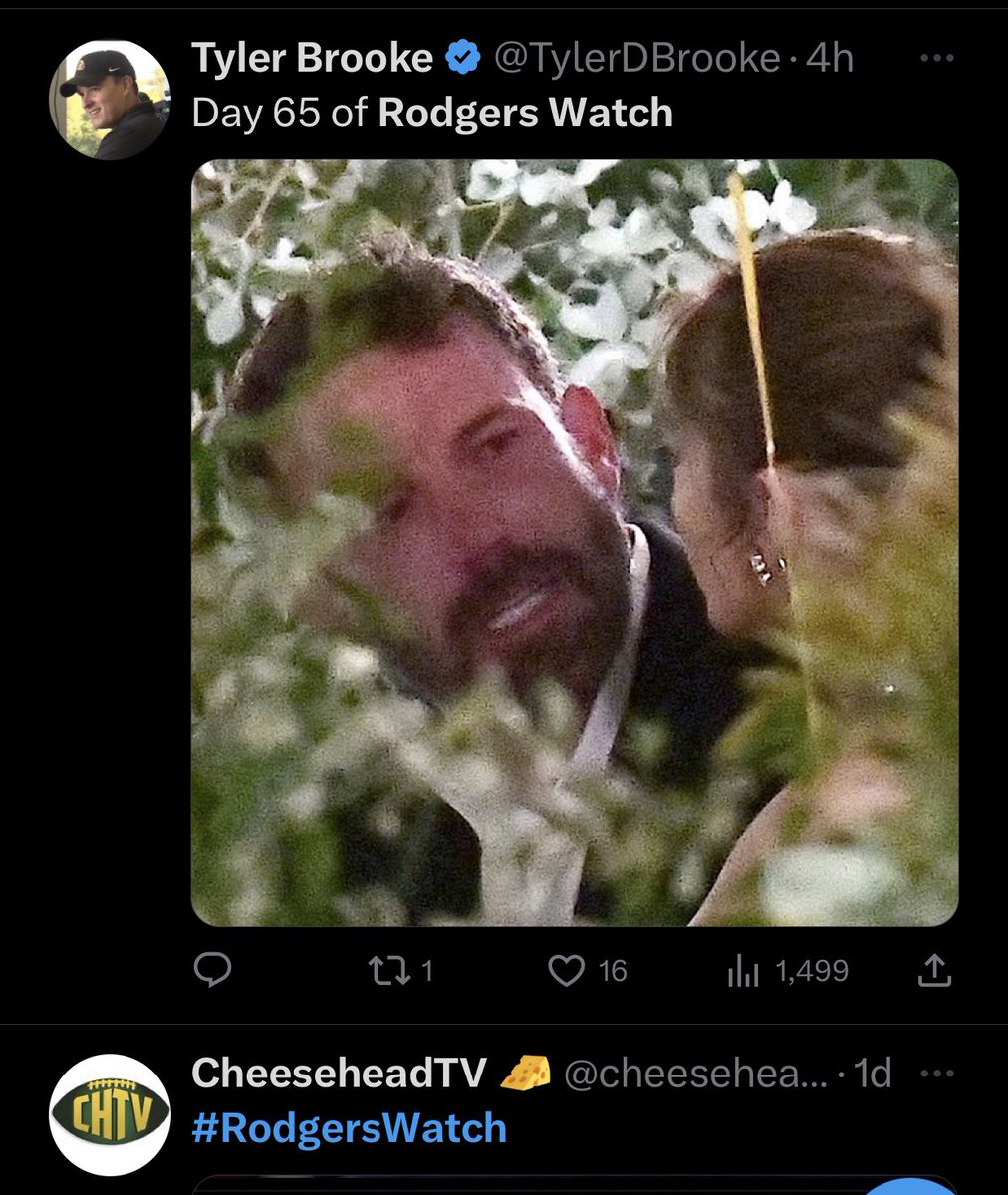 tlow's tweet image. #RodgersWatch really bringing the Ben Affleck memes 😂