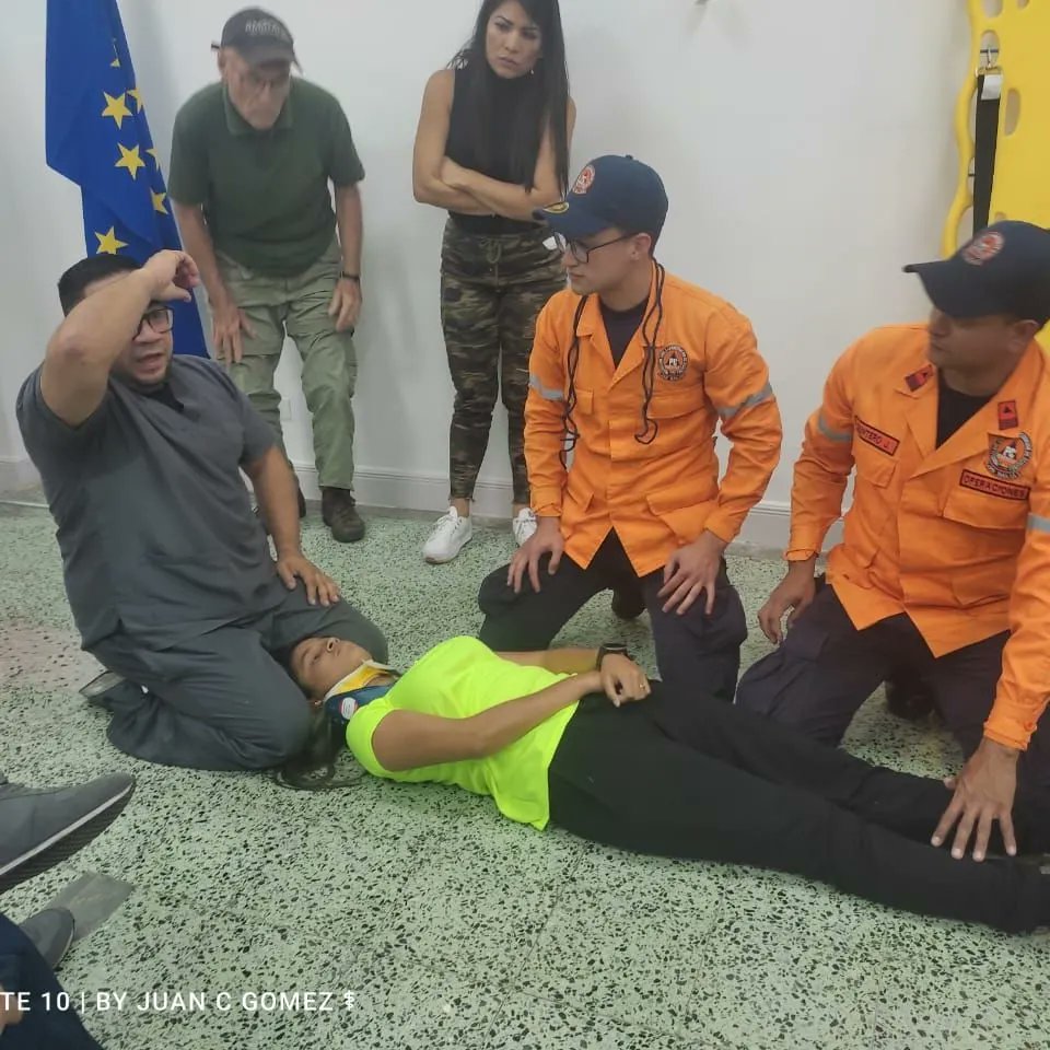 Todo el personal de la Asociación Civil Escuela Agustín Codazzi realizó este pasado 12 de enero un taller de primeros auxilios impartido por Servicio Medico de la Scuola Agustín Codazzi y con el apoyo de Protección Civil del municipio Los Salias del estado Miranda.