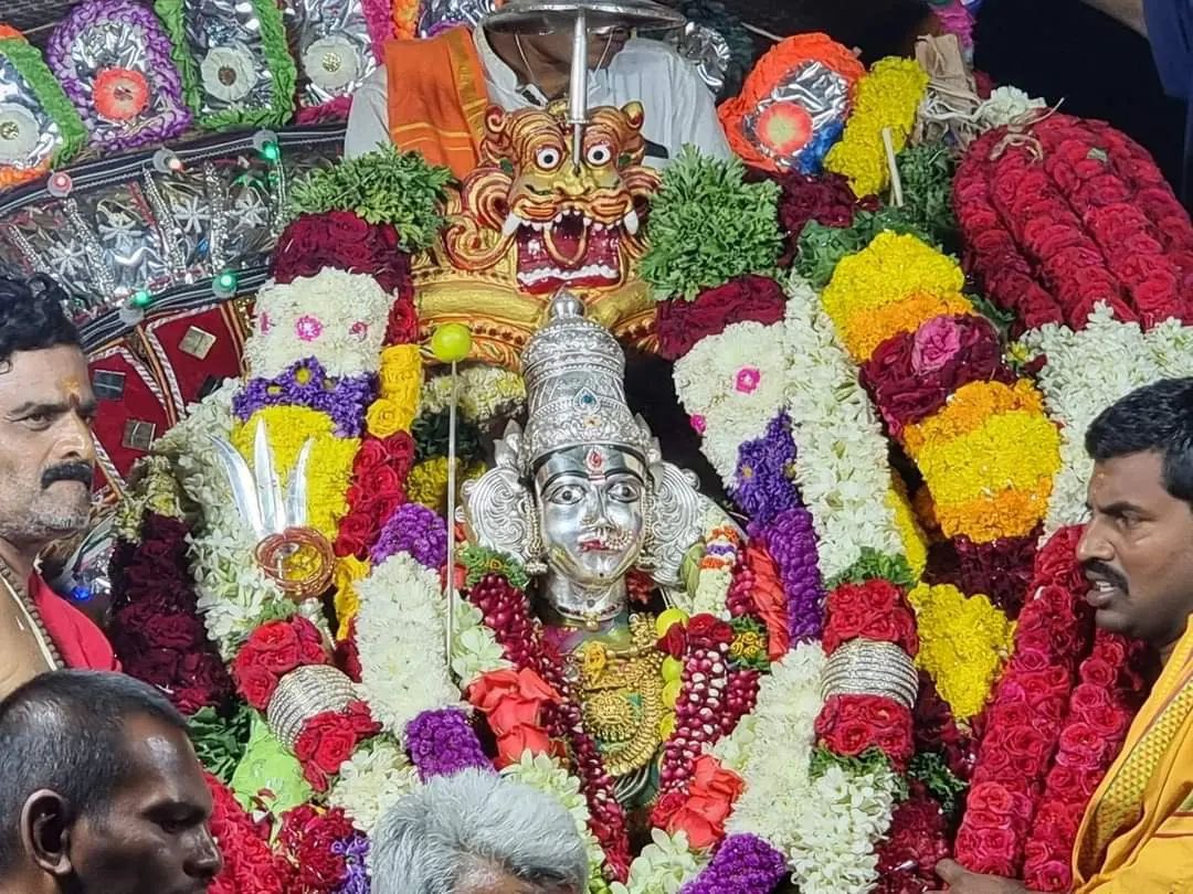 KalaForTemples's tweet photo. Feeling blessed in Suguturu Gangamma Jatara, #Punganuru, Andhra Pradesh.. Thank you @abi_tweeting and @bigfundu for inviting me to this intense Jatara🙏 https://t.co/iVDz0V0AqP