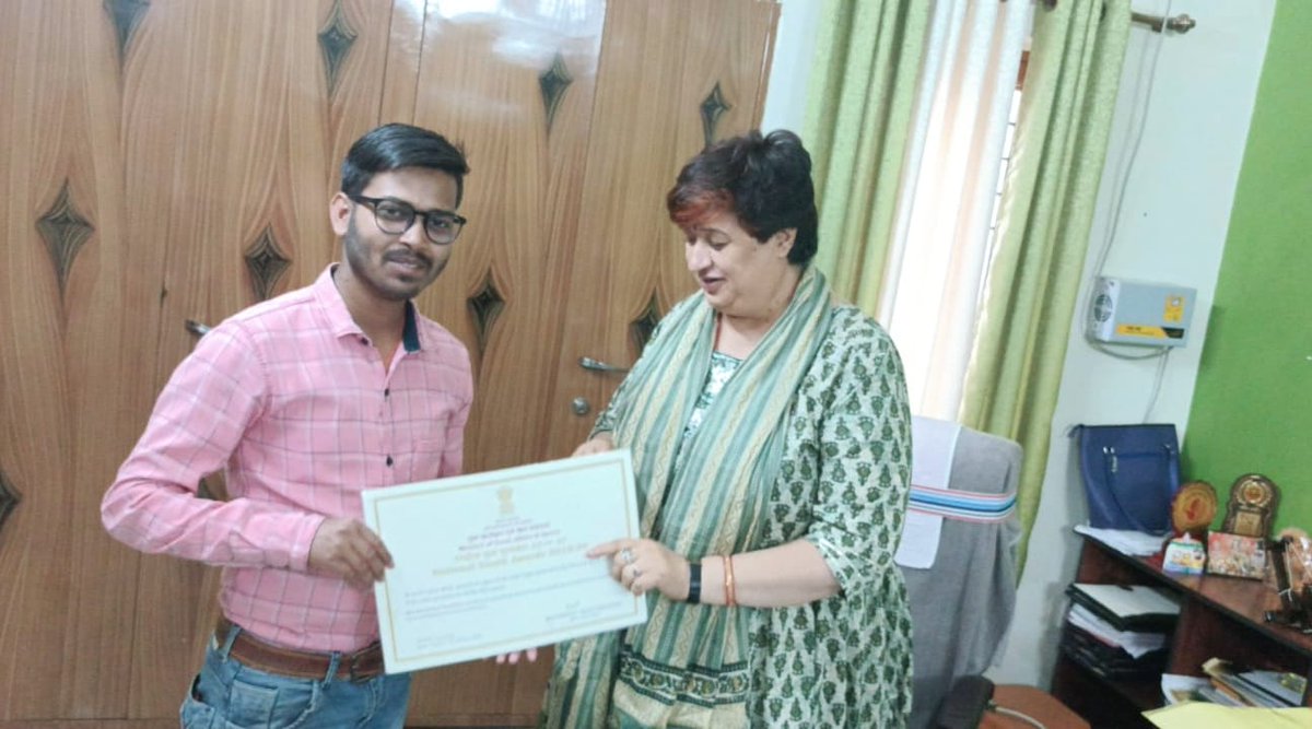 helloalokjee's tweet photo. Gald to meet Director of Sports and Youth Affairs, Jharkhand @SportsJhr Smt. Sarojini Lakda and state Director of Nehru Yuva Kendra Sangathan Jharkhand @NyksSo Smt Honey Sinha.This is an amazing example of state that two empowered women are leading youth affairs in the state. https://t.co/WkQdLER9H5