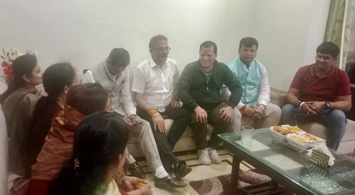 RekhaMAHAJAN7's tweet photo. #boothsashaktikaranabhiyan
#PublicOutreachProgramme
Interacted with Narinder Gupta ji and family members (Prominent Personality of Booth No 114 )
he is the president of Morning Walkers Association
@blsanthosh @AmitShah @ashishsood_bjp @tarunchughbjp @AshokKoul59 @smritiirani https://t.co/TmbR71arJf