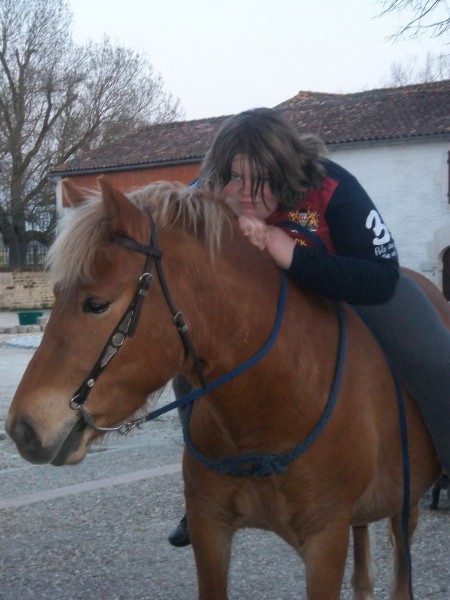 le_roux_simol's tweet photo. 🚨🚨🚨 Le FC #cheval compte #porterplainte contre les Chloé et demande en dédommagement la prise en charge des rendez vous chez le rhumatologue. https://t.co/A5IWyK1Hby