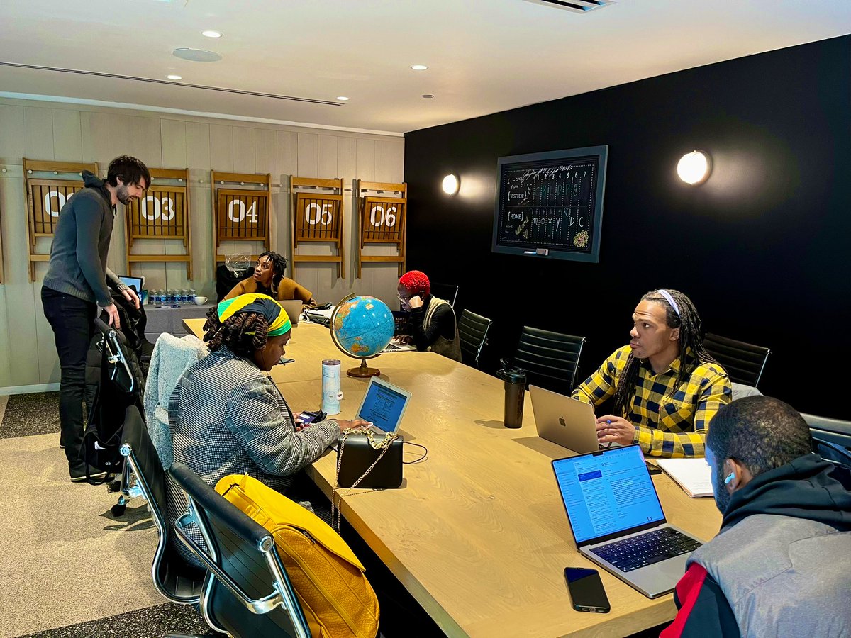 DowntownDCBID's tweet photo. Co-working Tuesdays at Moxy Hotel in #DowntownDC. 11:00 AM - 4:00 PM.
🍊 Hosted by #ExtraPulp
🤝 Sponsored by @202Creates
📍 1011 K St. NW
Register here: https://t.co/n2D5Oh2WXA https://t.co/uyg6sq9GlG