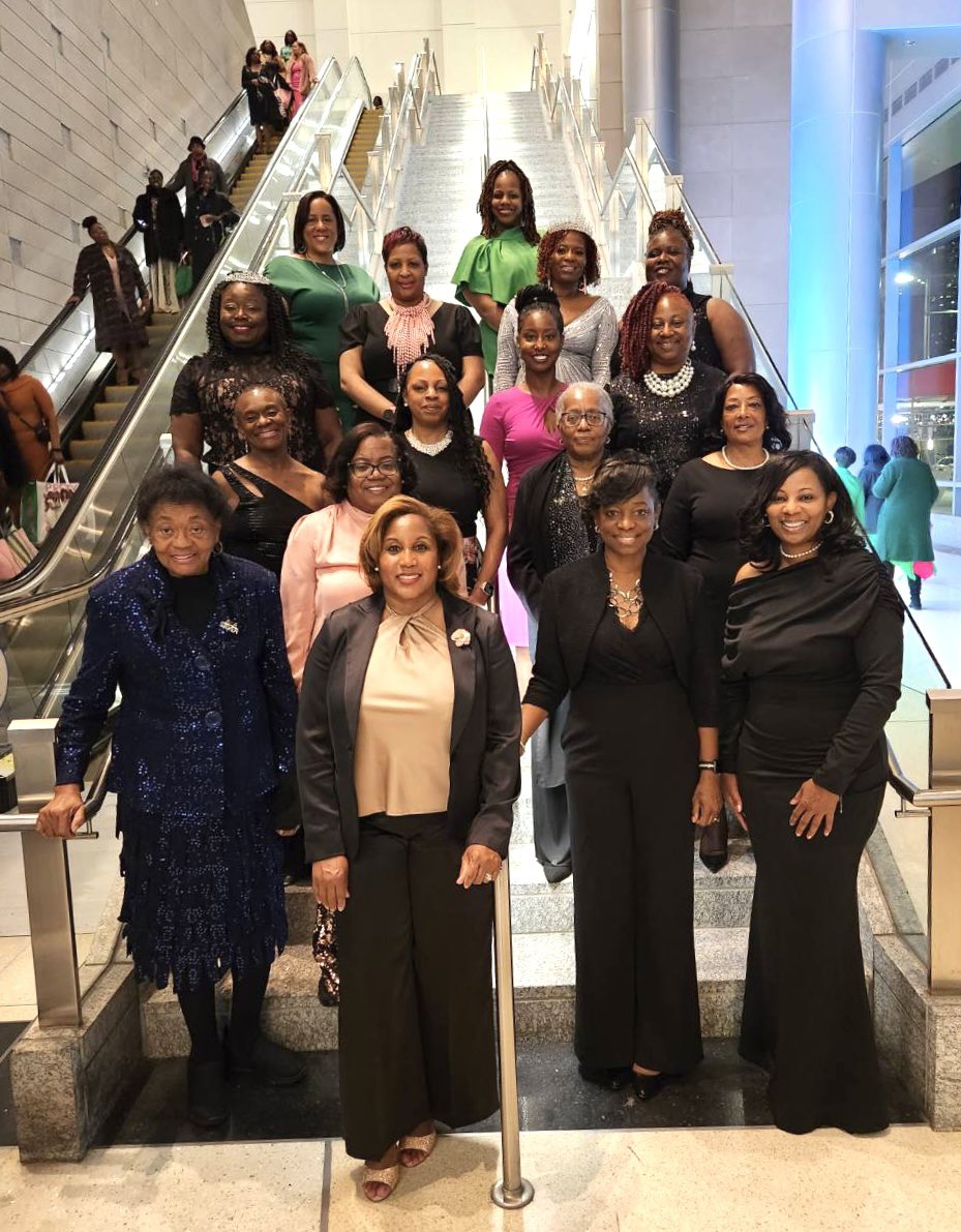 AASOAKA1908's tweet photo. For we know there’s no other, like our sisterhood…a few more 92nd NARC moments. 💞💚
#aaso_aka
#AKANAR2023
#92AKANARC
#SoaringwithAKA
#NARFIRST
#ServingFIRST
#NARSOARING
#AKANAR23inPhilly
#SISTERLYLOVE https://t.co/S4GxTzA4hT
