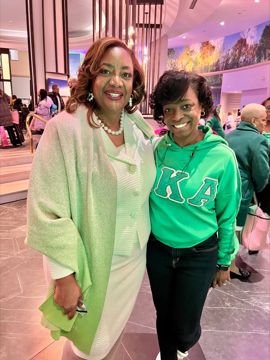 AASOAKA1908's tweet photo. For we know there’s no other, like our sisterhood…a few more 92nd NARC moments. 💞💚
#aaso_aka
#AKANAR2023
#92AKANARC
#SoaringwithAKA
#NARFIRST
#ServingFIRST
#NARSOARING
#AKANAR23inPhilly
#SISTERLYLOVE https://t.co/S4GxTzA4hT