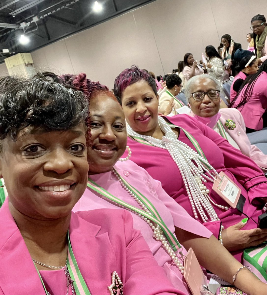 AASOAKA1908's tweet photo. For we know there’s no other, like our sisterhood…a few more 92nd NARC moments. 💞💚
#aaso_aka
#AKANAR2023
#92AKANARC
#SoaringwithAKA
#NARFIRST
#ServingFIRST
#NARSOARING
#AKANAR23inPhilly
#SISTERLYLOVE https://t.co/S4GxTzA4hT
