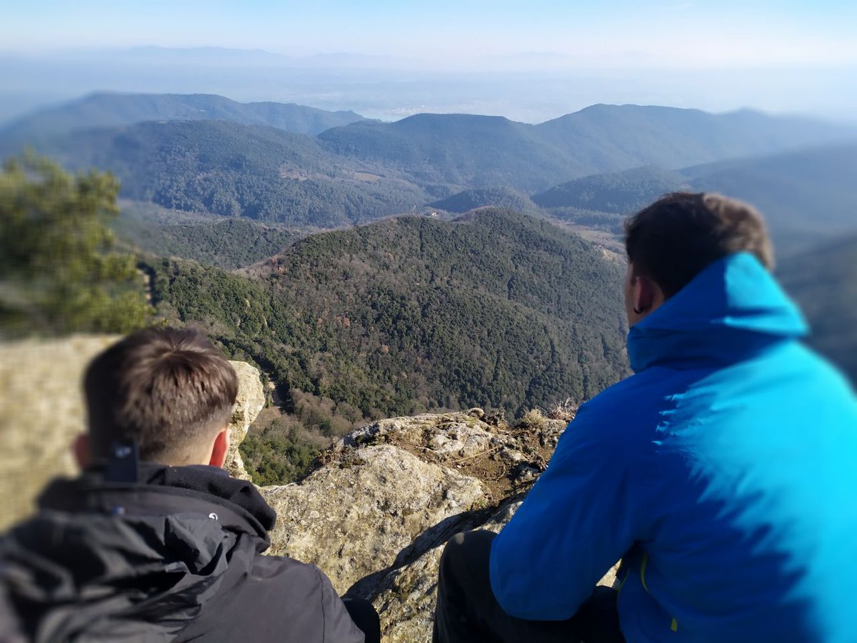 EspriuSalt's tweet photo. "Atravessem Valls": L'alumnat #GUIAMN2 ha planificat i dut a terme una travessa a peu Santa Pau-Canet d'Adri durant dos dies creuant comarques i valls. Una experiència intensa d'aprenentatges i vivències que els forma com a professionals i com a persones. #gaudimaprenem https://t.co/8ImUwVl6q4