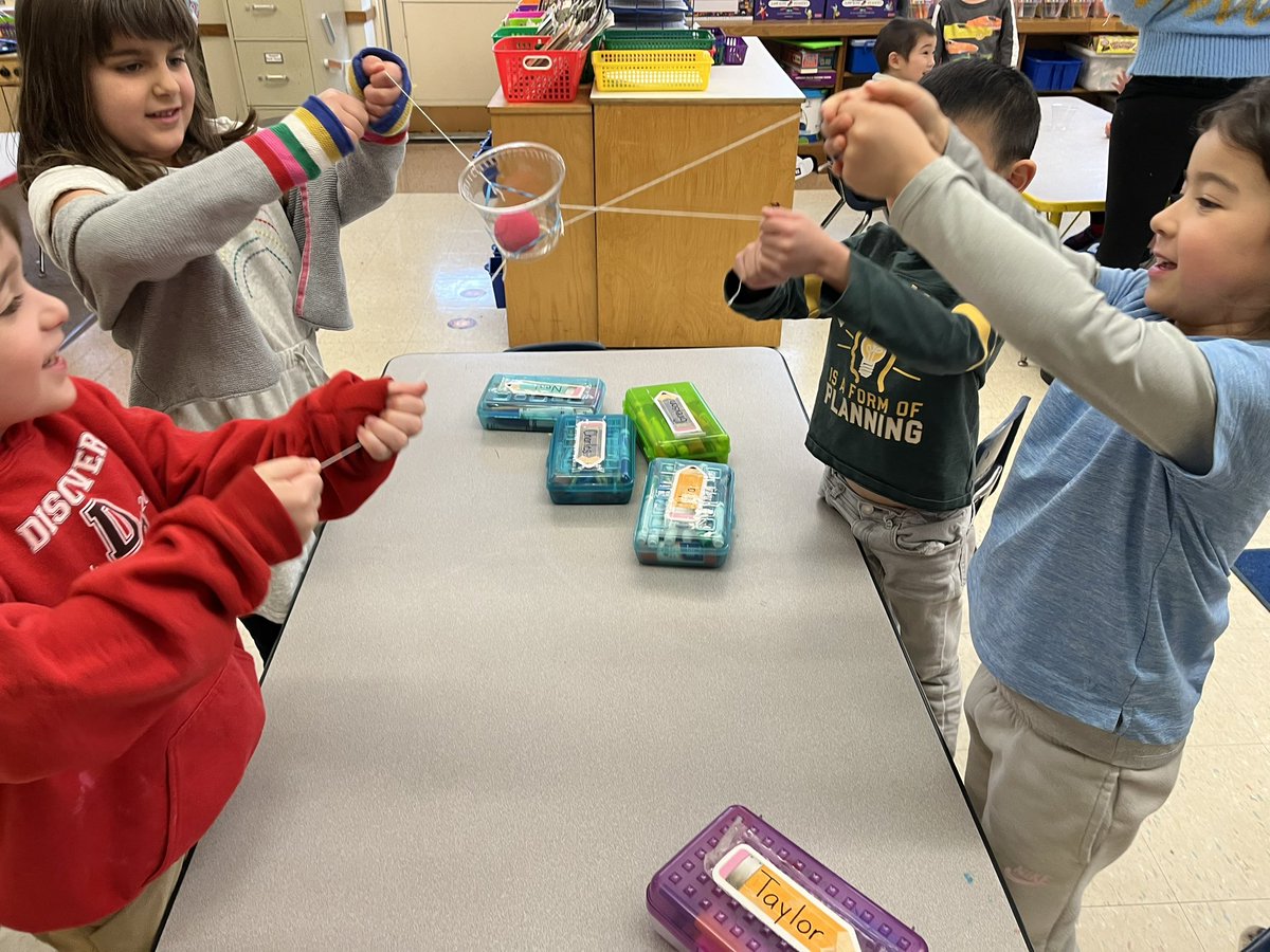 CStuetzFM's tweet photo. We used equal forces to get the rubber band over the cup and lift the ball inside! #science21 @FoxMeadowSchool #scarsdalepride https://t.co/xrmiSCp5FP