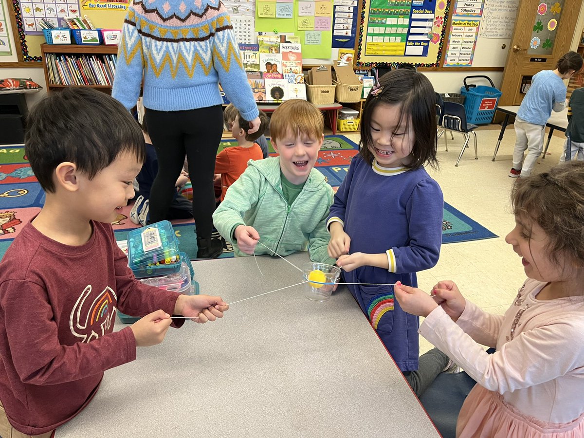 CStuetzFM's tweet photo. We used equal forces to get the rubber band over the cup and lift the ball inside! #science21 @FoxMeadowSchool #scarsdalepride https://t.co/xrmiSCp5FP