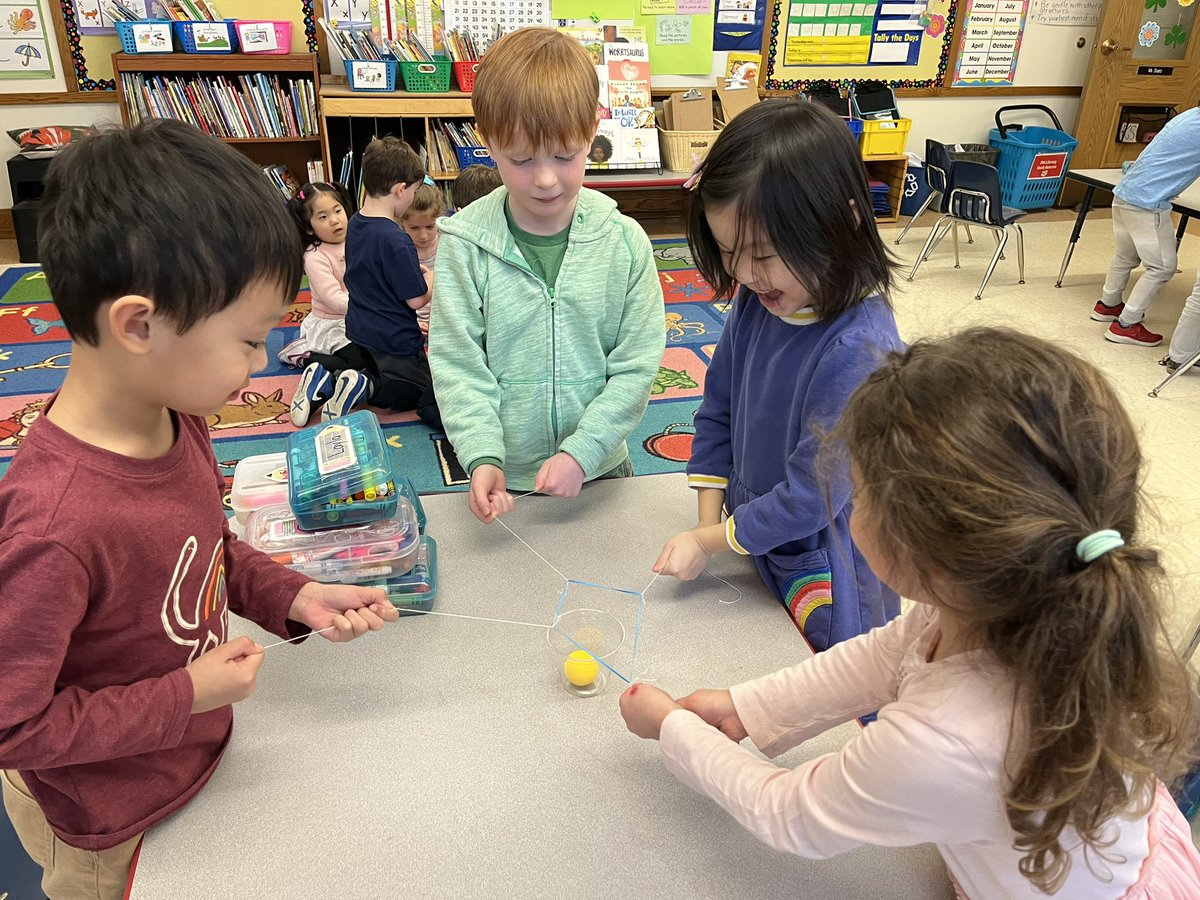 CStuetzFM's tweet photo. We used equal forces to get the rubber band over the cup and lift the ball inside! #science21 @FoxMeadowSchool #scarsdalepride https://t.co/xrmiSCp5FP