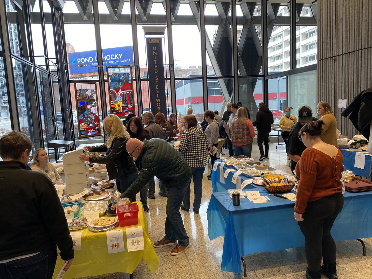 🧵 Go support <a href="/ThePUPNews/">Pittsburgh Union Progress 📰</a> at the USX building until 6pm they’ve got a bunch of treats for purchase to raise funds for their strike fund.