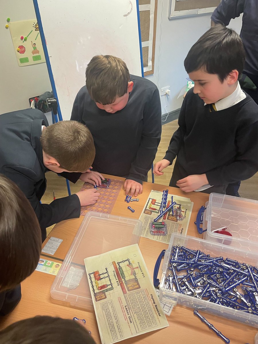 year56kcroxteth's tweet photo. We absolutely loved our STEM visit from @RoyalNavy today. The children practised coding, creating circuits and learning how a large engine works. Look out for our blog post this week for more photos! https://t.co/MW78M12MSH