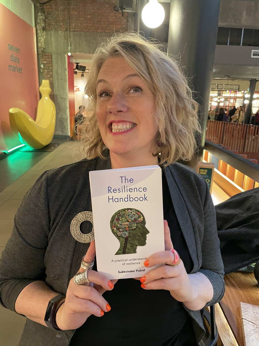 fuchsia_blue's tweet image. Look!!! A book!!!
All wrapped &amp;amp; gifted
So damned proud of @sukhpabial 

Resilience Handbook. 

challengingfrontiers.com/book
#resilience #landD