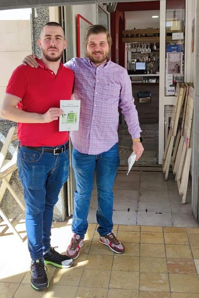 VoxCamas's tweet photo. ¡Volvemos a las calles a escuchar e informar a nuestros vecinos! 

El equipo de VOX Camas, con su concejal Nacho Muñiz a la cabeza, pudo comprobar en las calles Mercedes de Velilla y Santa María de Gracia el interés por nuestras propuestas.

¡Hay alternativa! 

#CuidaLoTuyo https://t.co/iUx874rVfH