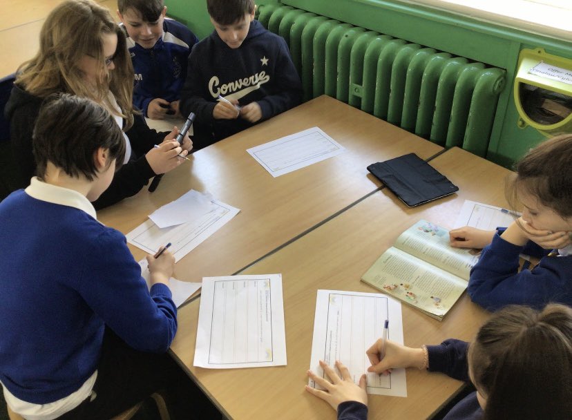DolauSchool's tweet photo. Mae dosbarth 7 wedi bod yn brysur yn ymchwilio am fywyd y Rhufeiniaid heddiw! Dosbarth 7 have been busy researching about the life of the Romans today! 🔎🔍#gweithiogydangilydd #workingcollaboratively https://t.co/zwBNLfQDyt