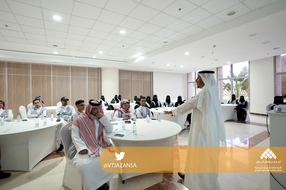 vtjazan's tweet photo. #أصدقاء_الأمانة في دورة تدريبية عن أساسيات التميز في العمل التطوعي وكيفية التعامل مع الحشود بالتعاون والتنسيق مع @RowadTw3 https://t.co/gIjCmQGKLW