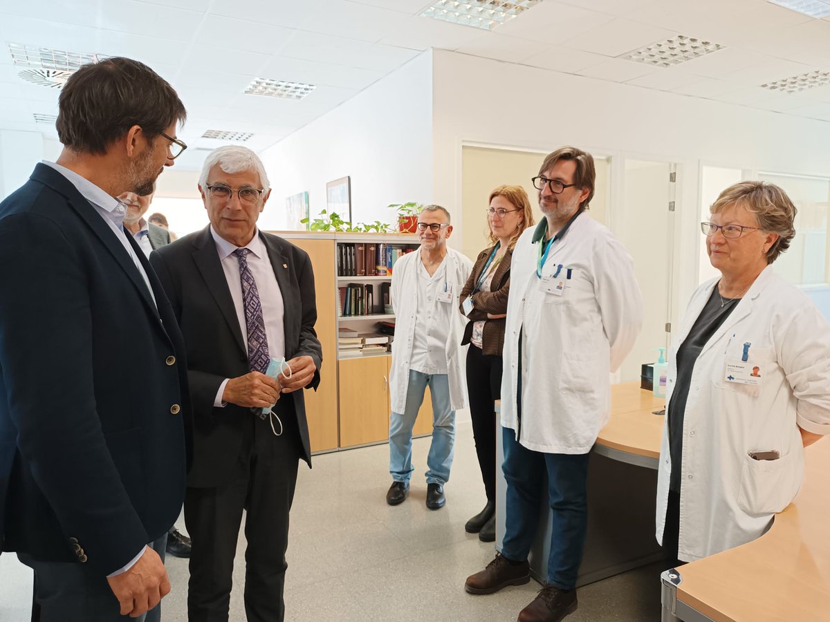 Hospitaligd's tweet photo. 🏥 El conseller de @salutcat, Manel Balcells, ha visitat avui l’Hospital Universitari d’Igualada, on ha pogut participar en una sessió de treball amb l’equip directiu i conèixer les instal·lacions. L'Han rebut el gerent, Ignasi Riera, i el president Enric Mangas. #somCSA https://t.co/JPQhQMLJ2N