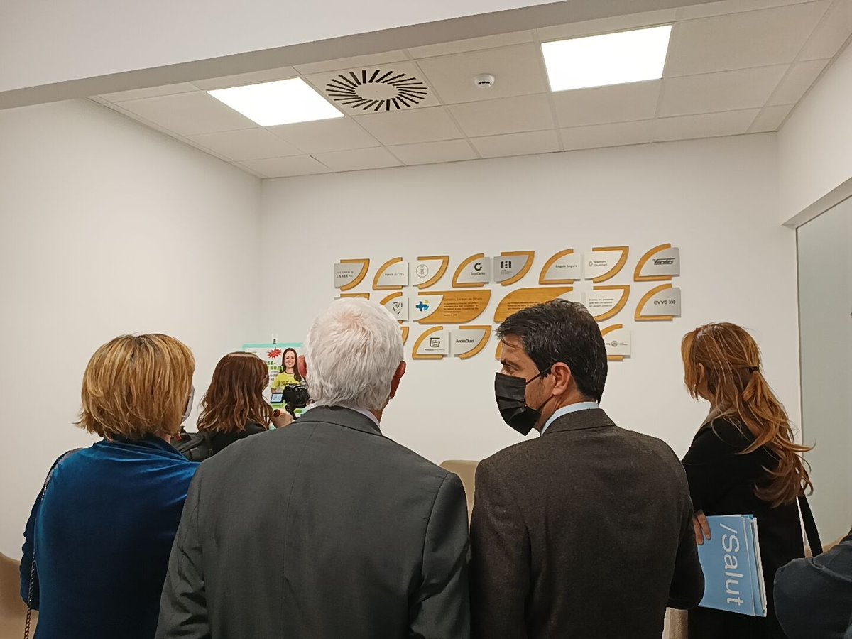 Hospitaligd's tweet photo. 🏥 El conseller de @salutcat, Manel Balcells, ha visitat avui l’Hospital Universitari d’Igualada, on ha pogut participar en una sessió de treball amb l’equip directiu i conèixer les instal·lacions. L'Han rebut el gerent, Ignasi Riera, i el president Enric Mangas. #somCSA https://t.co/JPQhQMLJ2N