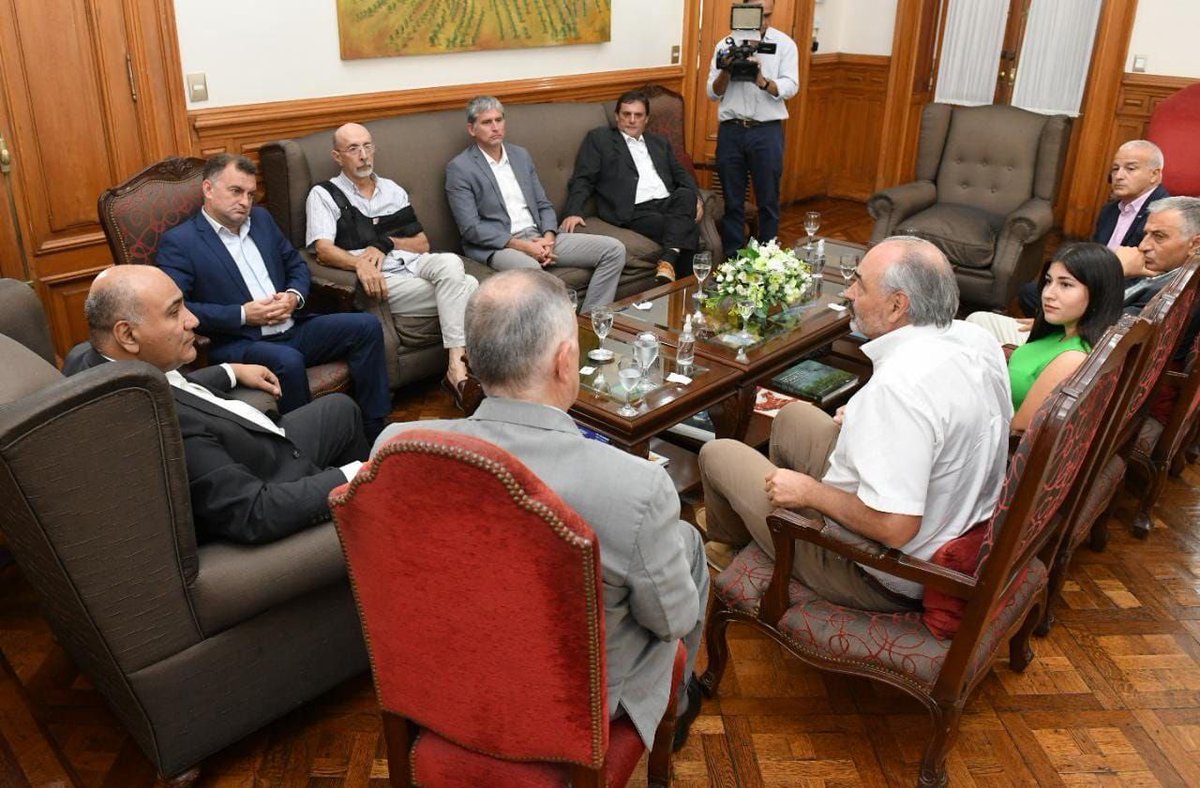 OsvaldoJaldo's tweet image. 𝗖𝗮𝘀𝗮 𝗱𝗲 𝗚𝗼𝗯𝗶𝗲𝗿𝗻𝗼 | Pertenecemos a un espacio plural que prioriza el trabajo por las y los tucumanos. Hoy, junto al gobernador @JuanManzurOK mantuvimos una reunión con dirigentes del oeste, pertenecientes a otros espacios políticos que apoyan el proyecto que…