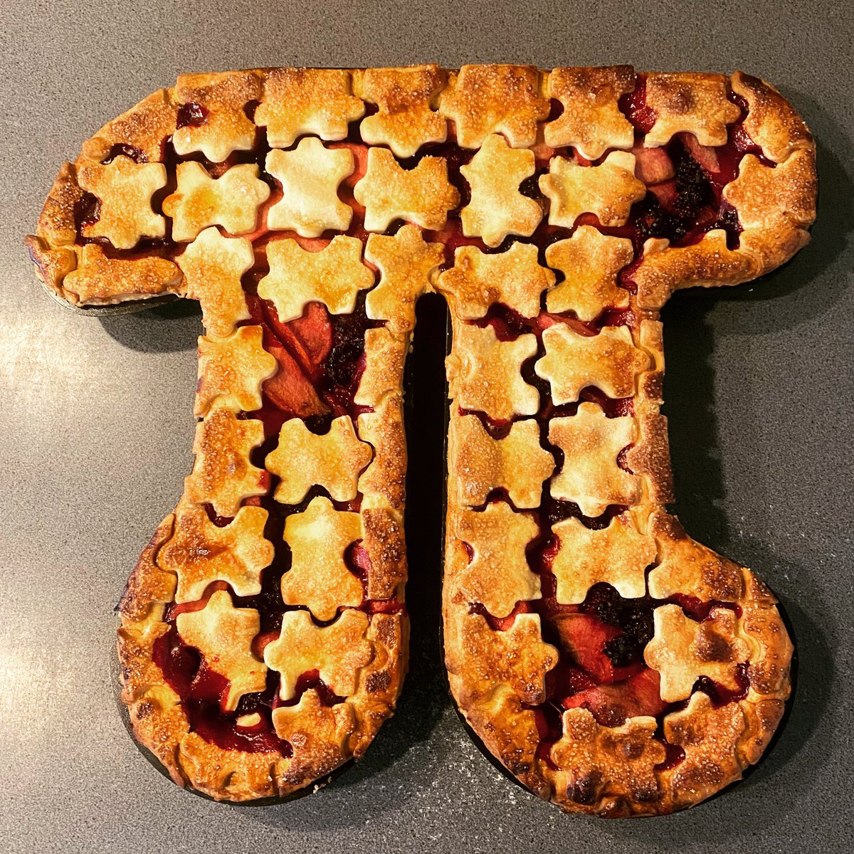 Physics Cakes tweet media