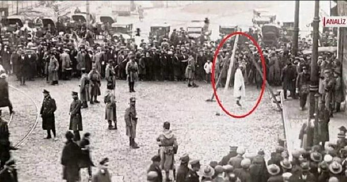 cigdm_gul_arsln's tweet photo. Rahmetli dedem şöyle demişti: “Siz CHP’yi tanımıyorsunuz. Biz tanıdık. Nice âlimler darağacına, nice camiler ahıra döndü. Kendi malımızın hırsızlığını yaptık çünkü malımıza el kondu.Allah sizi CHP’yle tanıştırmasın.”

Kahramanmaraş'ta 4.9 Eskişehir #sigara #SedatPeker #DEPREMOLDU https://t.co/EWtVFLVW7n