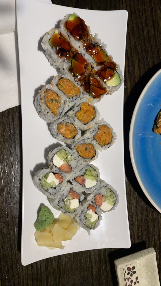 sparkletitty125's tweet photo. 😍😍😍 @BenjaminNorth9 thanks for spoiling a girl😎🙌🏼 #sushi #lunch #ryui https://t.co/1LTJYJO0cc