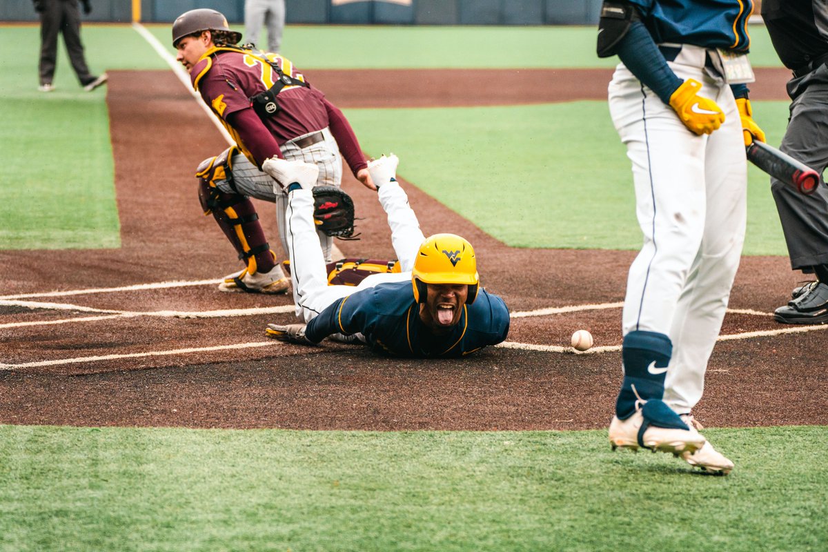 NCAABaseball's tweet photo. Vote for the #NCAABaseball Photo of the Week 📸

1️⃣ @WVUBaseball Bring it on home 😛
2️⃣ @RaginCajunsBSB Defying gravity 🆙 
3️⃣ @DiamondHeels Caught barehanded 🤯
4️⃣ @MercerBaseball United as one 🤝 https://t.co/J6JDlFHlD5