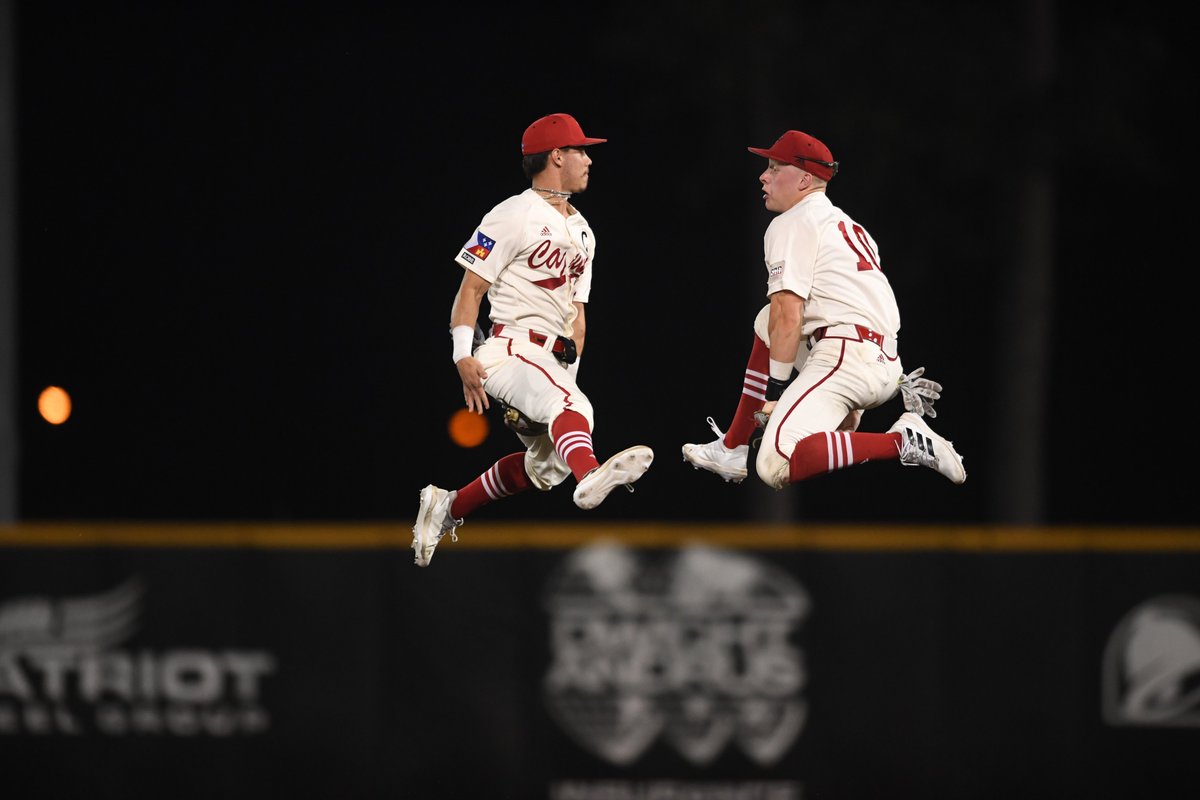 NCAABaseball's tweet photo. Vote for the #NCAABaseball Photo of the Week 📸

1️⃣ @WVUBaseball Bring it on home 😛
2️⃣ @RaginCajunsBSB Defying gravity 🆙 
3️⃣ @DiamondHeels Caught barehanded 🤯
4️⃣ @MercerBaseball United as one 🤝 https://t.co/J6JDlFHlD5