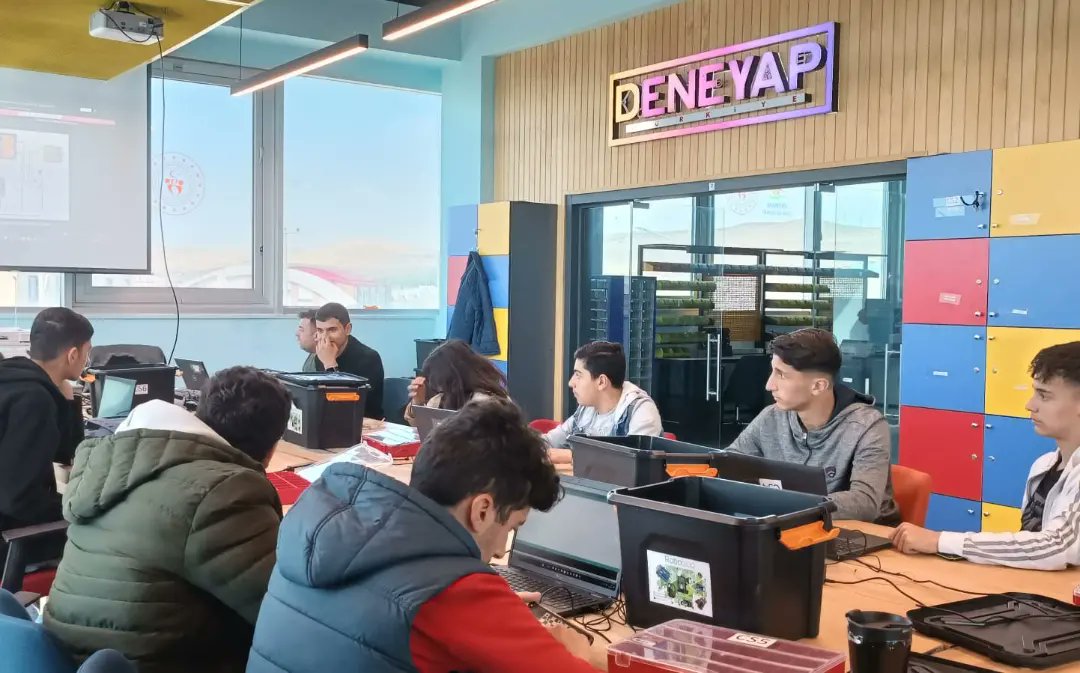 GSB_MardinGM's tweet photo. Bilim gerçeğe giden yolları aydınlatan ışıktır...

#deneyaptürkiye

@kasapoglu @gencliksporbak https://t.co/pNyDR3mdiN