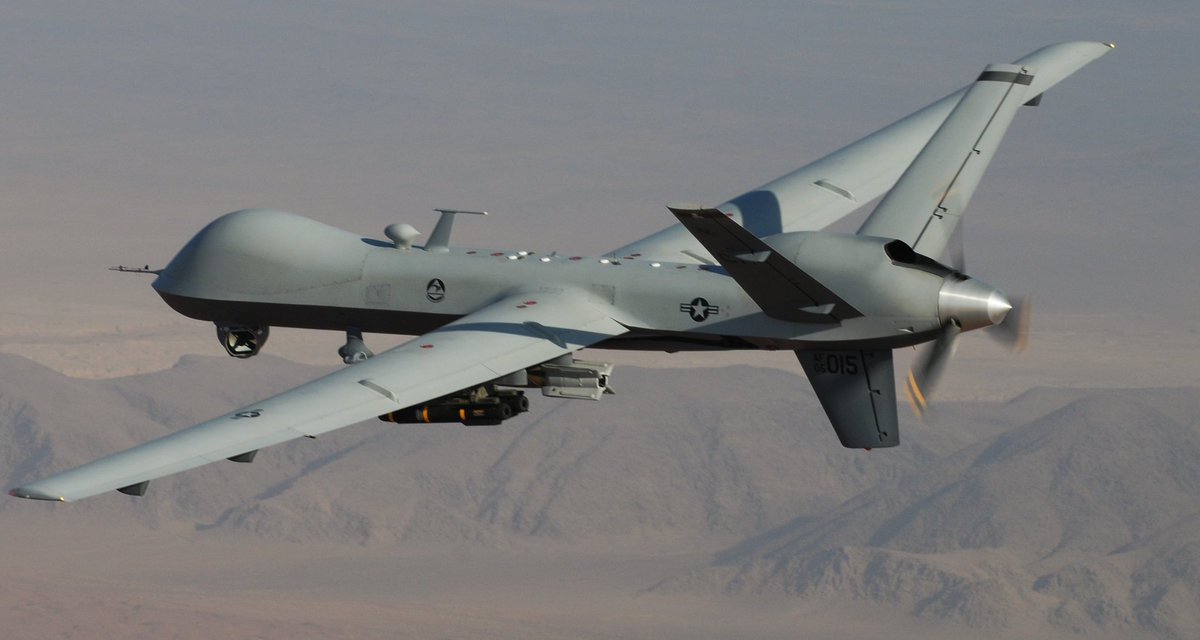 Sentletse's tweet photo. Two Russian Su-27 fighter jets shot down a US Air Force combat drone over the Black Sea. 

Decisiveness.

What is a US drone doing there? https://t.co/a7WHlPTPwN