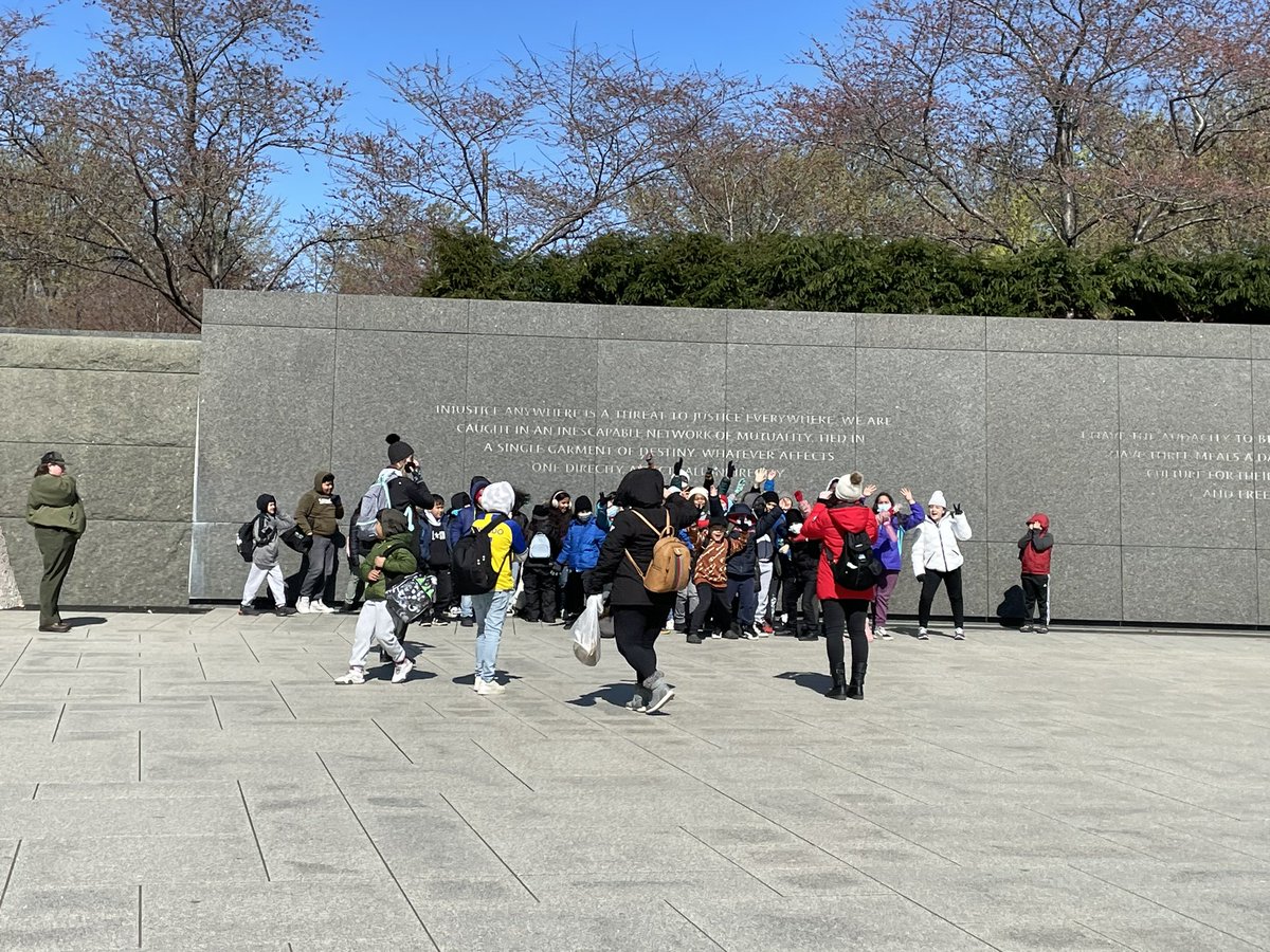 GloriaJCSL's tweet photo. Thank you Ranger Jen, Ranger Bethany and Ranger Matthew for helping our 4th grade @HHESHUSKIES #findourpark today! #everykidoutdoors @NationalMallNPS @NatlParkService @MCPSCommunitySc #communityschools #enrich #engage #expand #support https://t.co/2kfWRyp8Qh