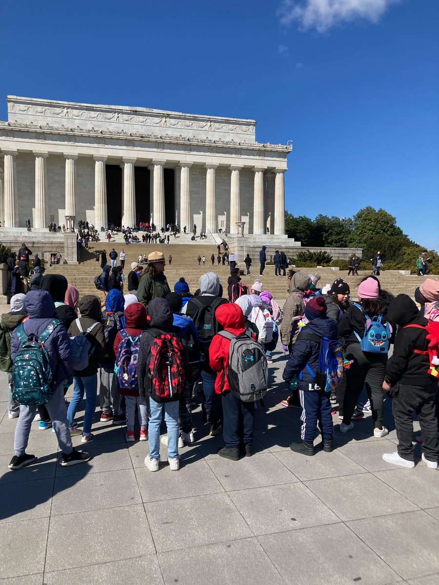 Thank you Ranger Jen, Ranger Bethany and Ranger Matthew for helping our 4th grade <a href="/HHESHUSKIES/">HHESHUSKIES</a> #findourpark today! #everykidoutdoors <a href="/NationalMallNPS/">National Mall NPS</a> <a href="/NatlParkService/">National Park Service</a> @MCPSCommunitySc #communityschools #enrich #engage #expand #support