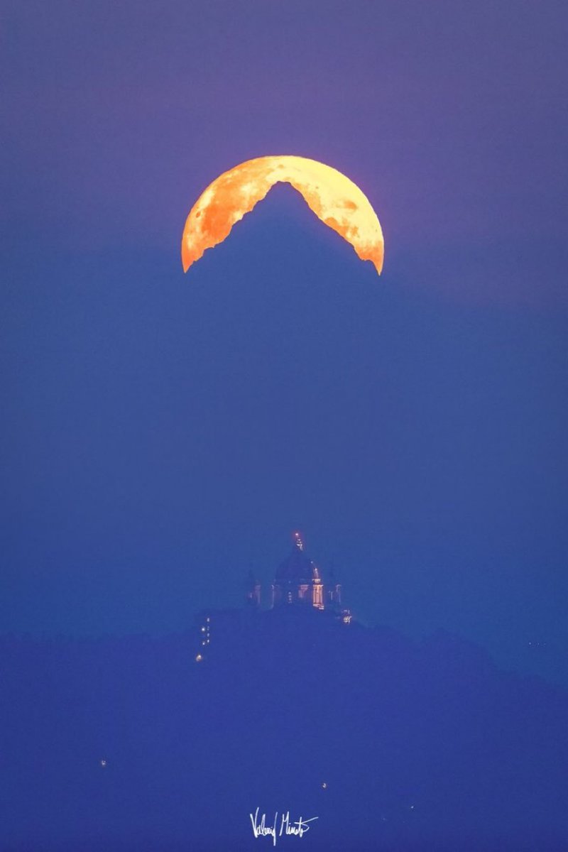 JamesLucasIT's tweet photo. La Luna tramonta sul Monviso e Superga https://t.co/j8DoAH9aGb
