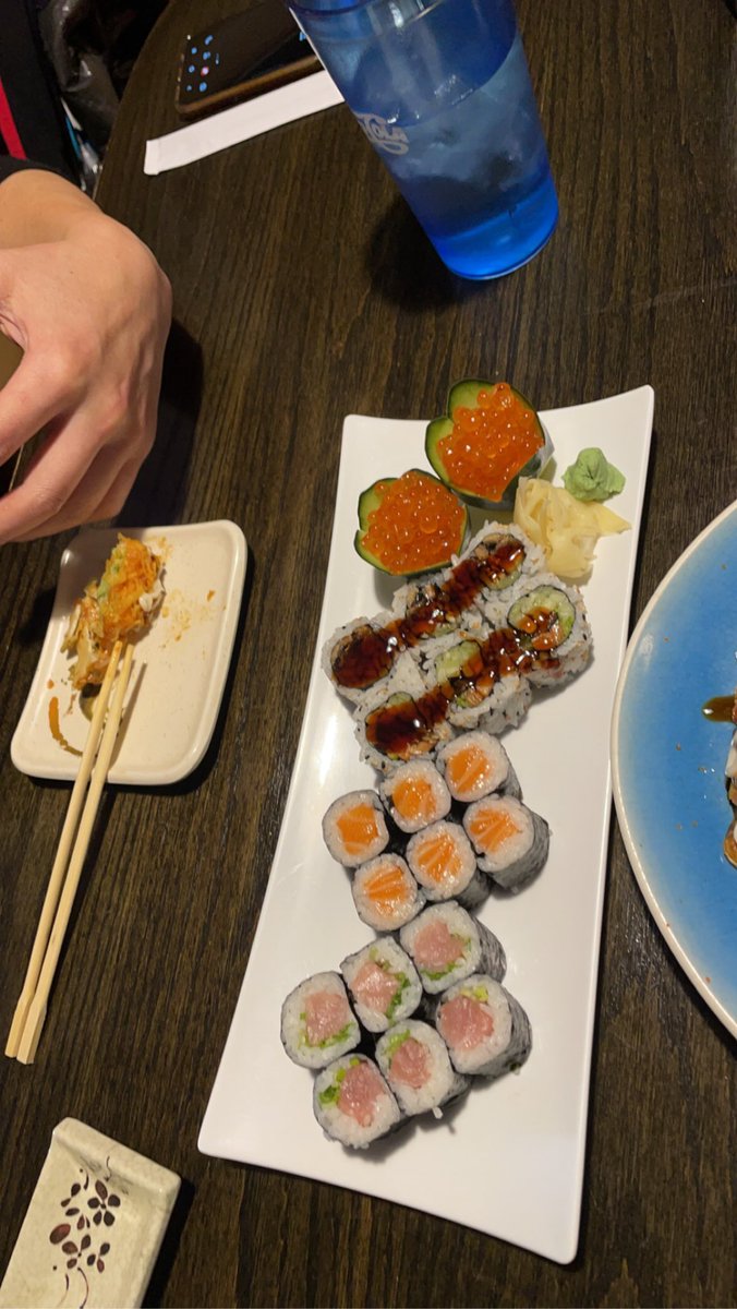 sparkletitty125's tweet photo. #sushi #caviar #eelroll #salmonroll https://t.co/J3NBf1Bbwr