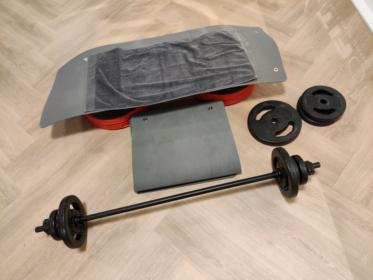 Speldenkussen80's tweet photo. Gym time it is!! #lesmills #bodypump #profitgym #fitgirl https://t.co/7oZVnTAqPj