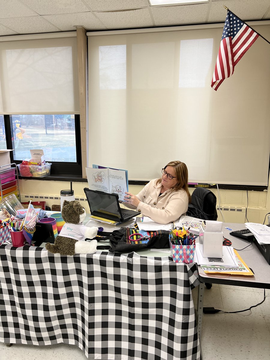 CommackSchools's tweet photo. Mrs. Sonsire began #DisabilitiesAwarenessWeek at Wood Park by engaging all classrooms in a school-wide read aloud of "Sophie's Tales," by Melanie Paticoff. Students learned about cochlear implants and hearing loss through Sophie, a spunky little puppy! #WoodPark #CommackSchools https://t.co/ayxHXxy9Ga