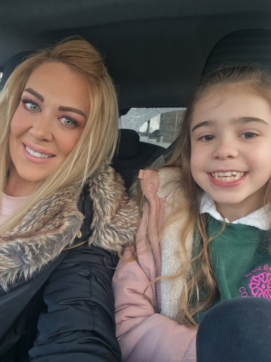 Usual school run pose, secret to happiness is family 🥰 #mumlife #mumdaughter