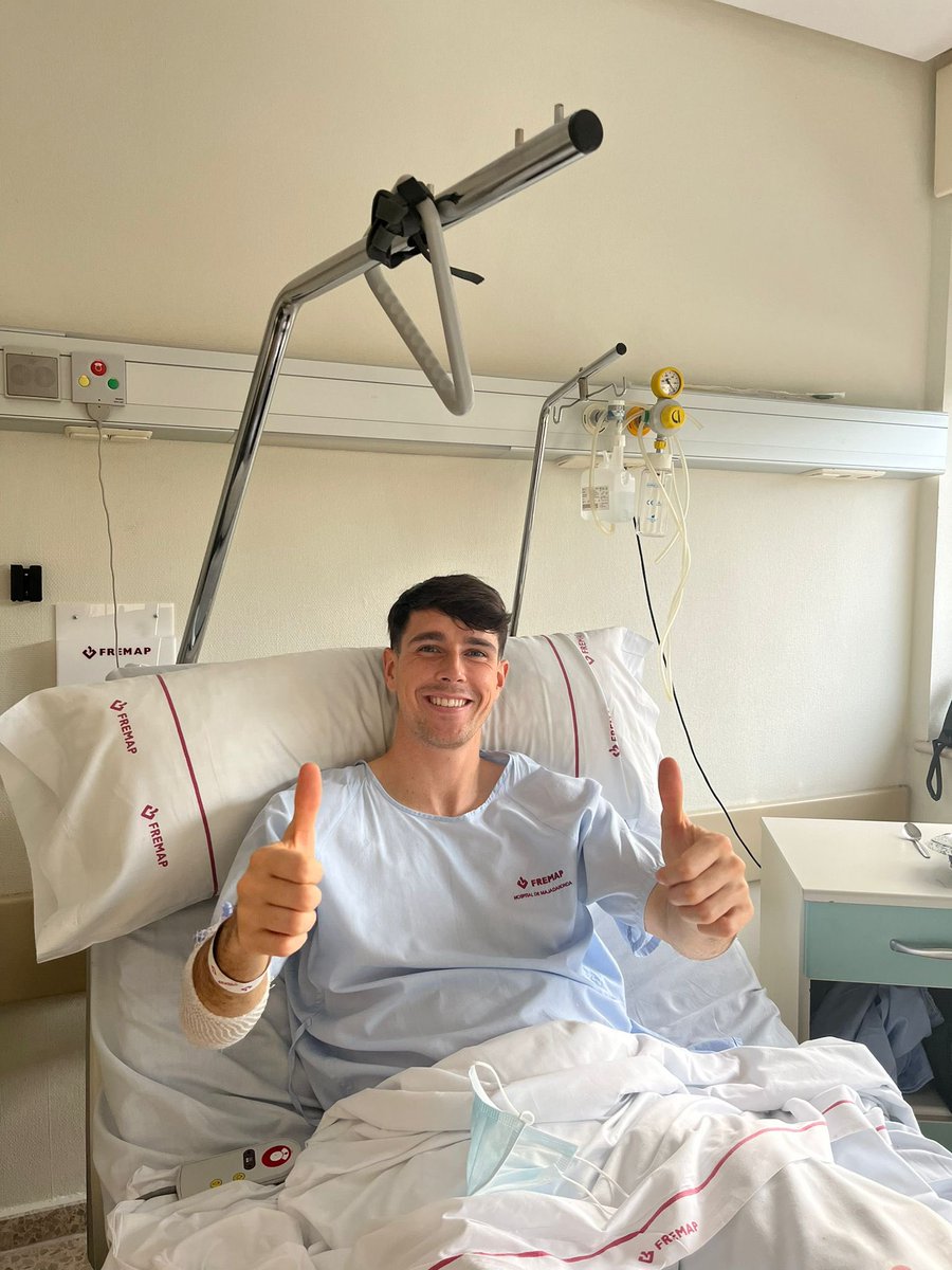 PRIMER EQUIPO| Traemos buenas noticias desde la Clínica Fremap.

Carlos Pérez ha sido operado con éxito de su lesión de rodilla y todo ha salido estupendamente.

Tan bien que podemos anunciar que queda RENOVADO una temporada más de cara al próximo año.

#CorazonAzul | 💙