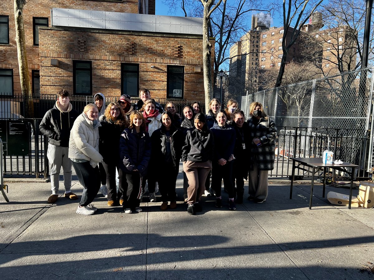 GlenRockEdTech's tweet photo. GRHS Media and Key Club Ss did a Breakfast Run to NYC on 3/12.  Ss handed out clothes, toiletries bags, hot food, and lunch bags. A documentary on the entire experience is currently being produced by GRHS Media Ss and will be posted on YouTube.  #rockgrnj @GlenRockMSHS @grpssupt https://t.co/KDXklVRTqS