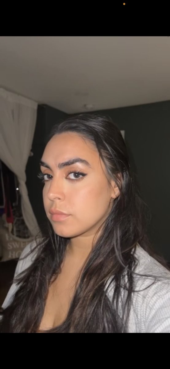 naanbreaddd's tweet photo. Left side pics only https://t.co/H5IIzgmRWn